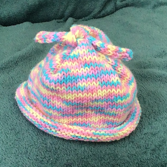 Hand knit infant cap - Picture 1 of 1